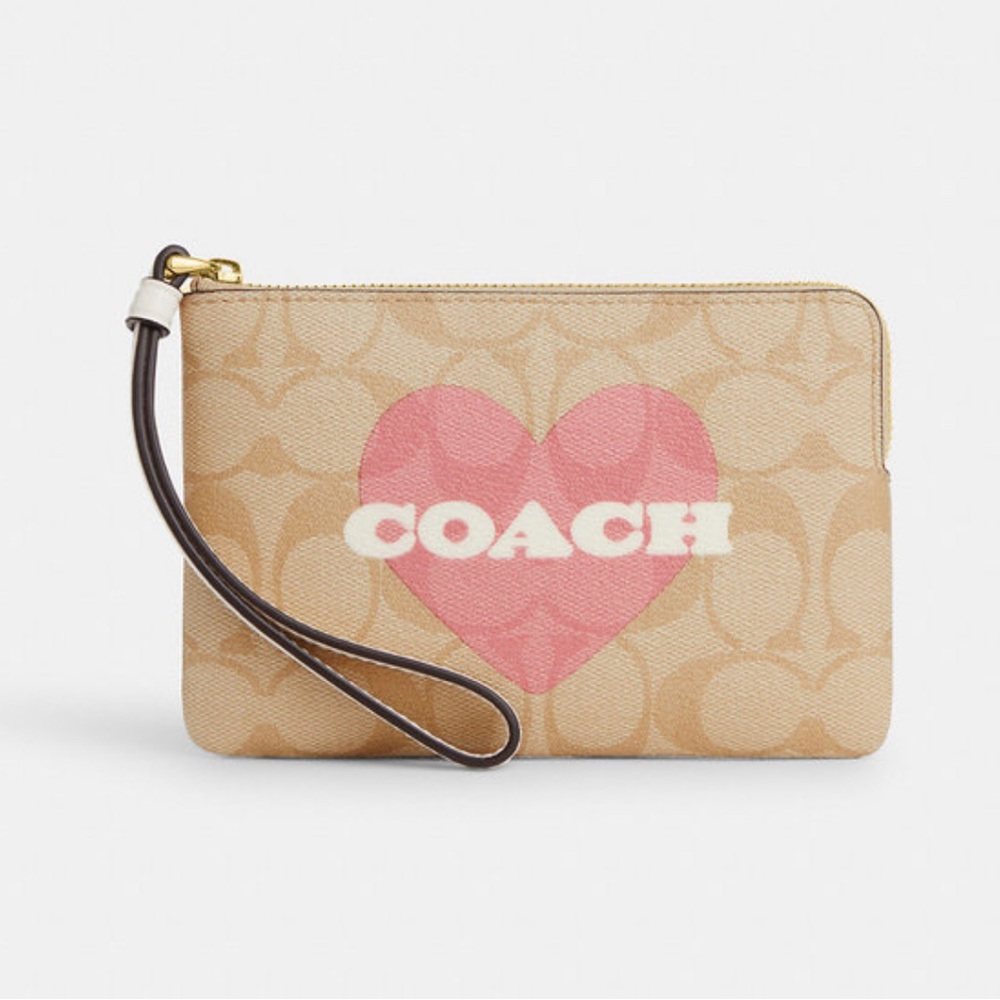 New Coach CP436 Corner Zip Wristlet In Signature Canvas With Heart Print